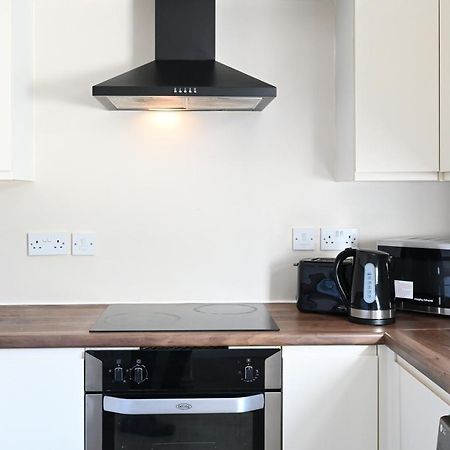 Sleek And Stylish 3 Bed In Bolton - Garden - Parking Villa Luaran gambar