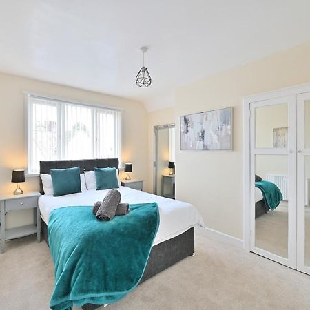 Sleek And Stylish 3 Bed In Bolton - Garden - Parking Villa Luaran gambar