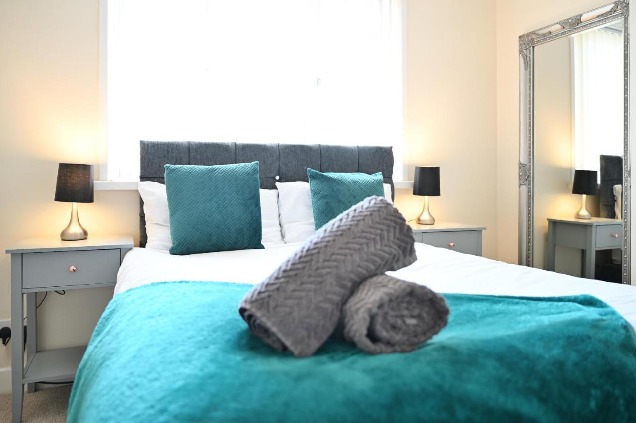 Sleek And Stylish 3 Bed In Bolton - Garden - Parking Villa Luaran gambar