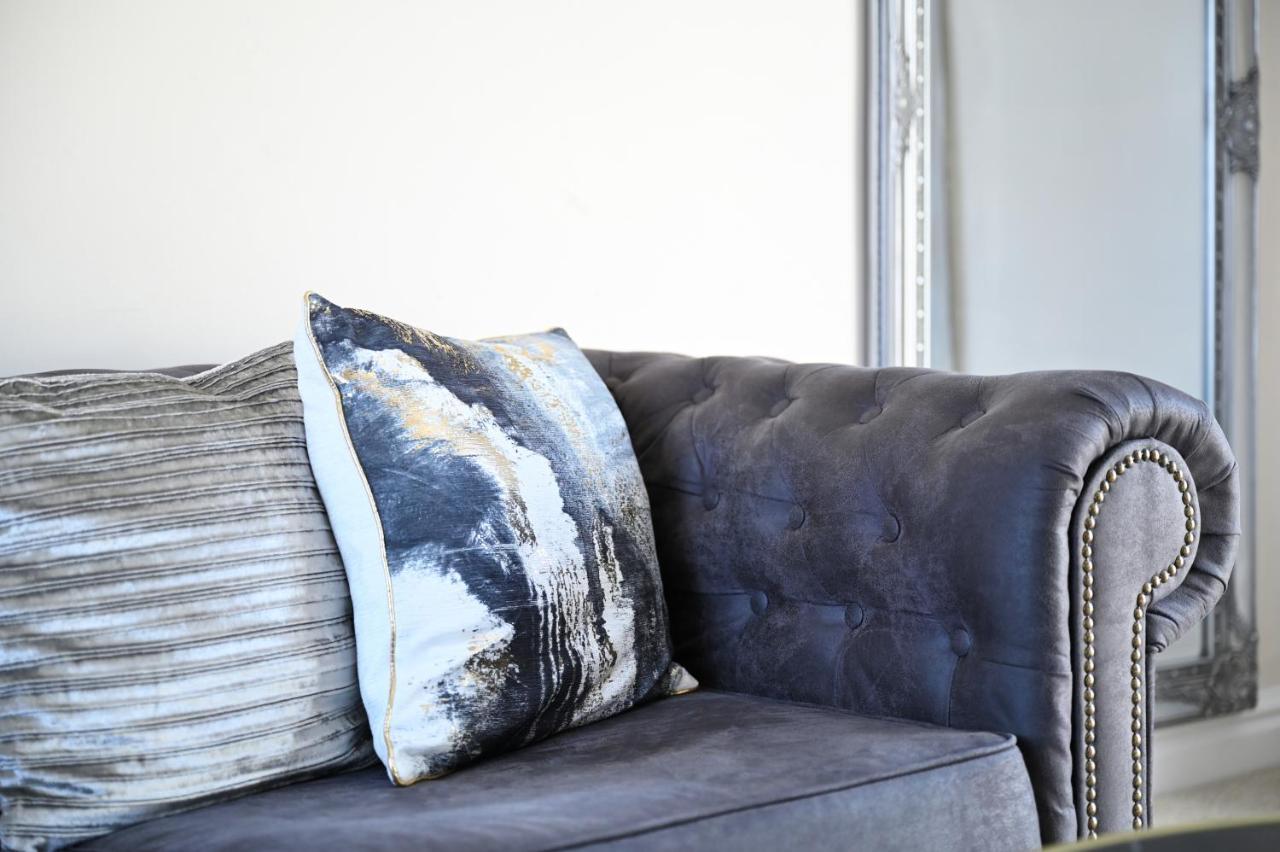 Sleek And Stylish 3 Bed In Bolton - Garden - Parking Villa Luaran gambar
