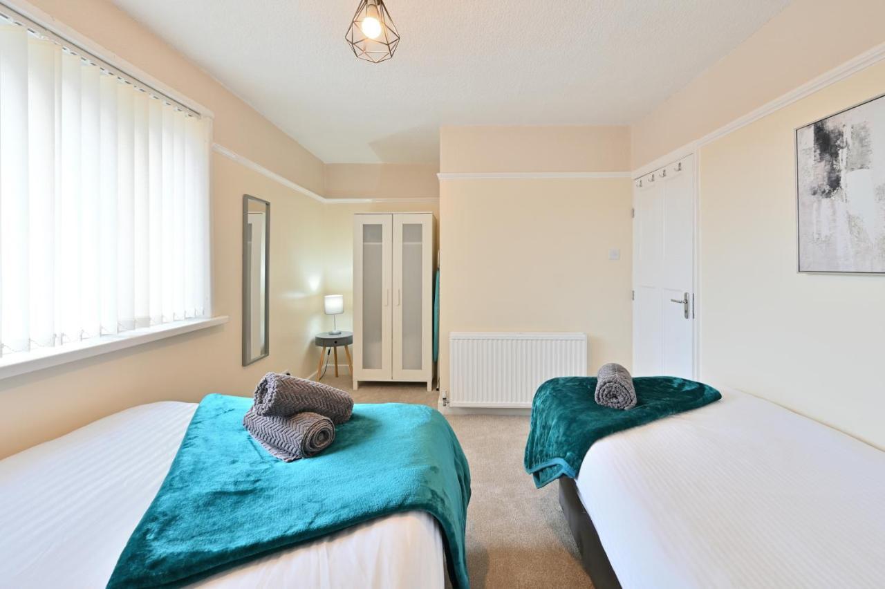 Sleek And Stylish 3 Bed In Bolton - Garden - Parking Villa Luaran gambar