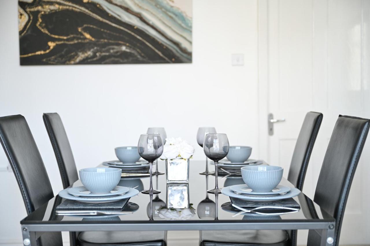 Sleek And Stylish 3 Bed In Bolton - Garden - Parking Villa Luaran gambar
