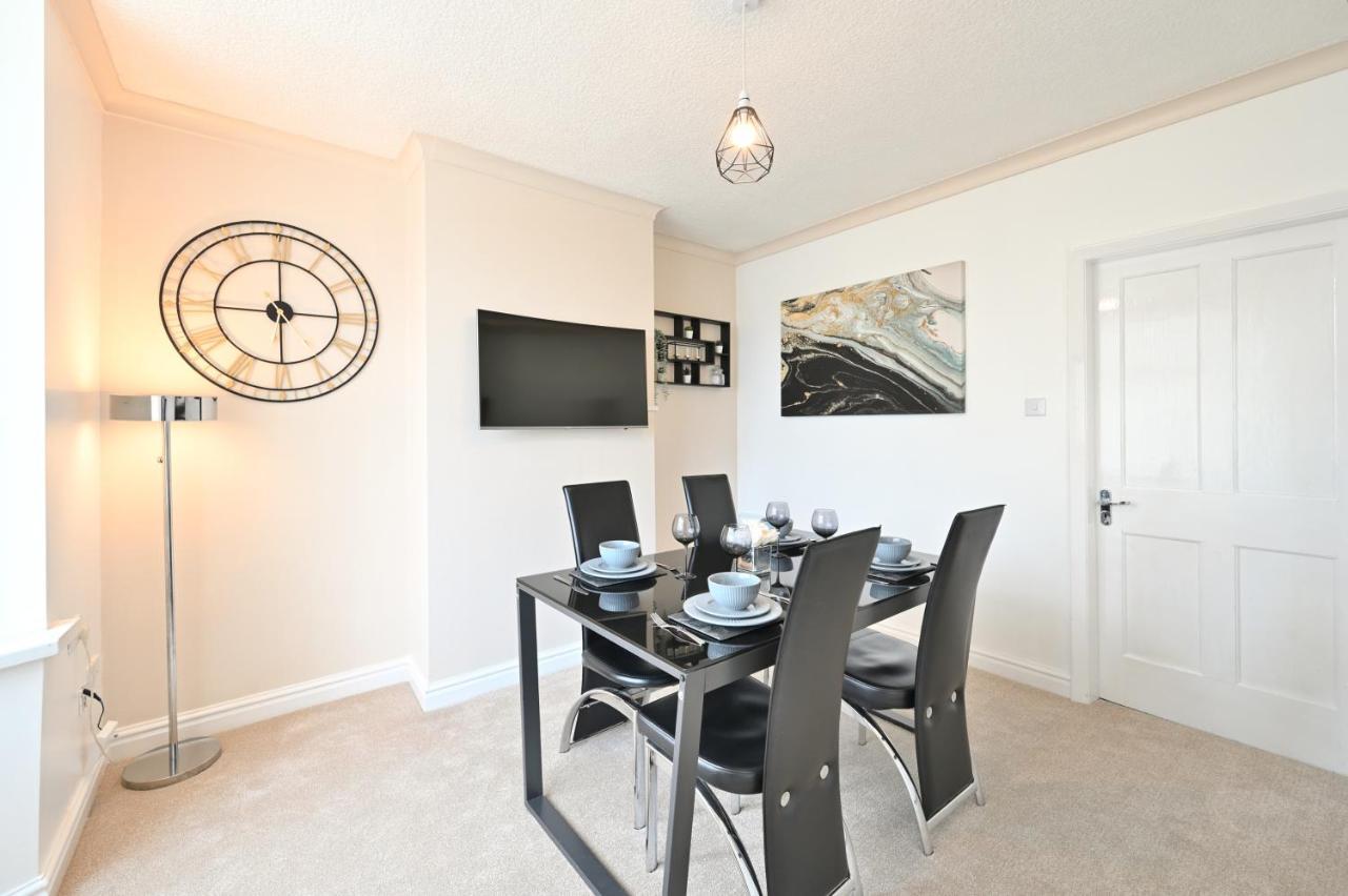 Sleek And Stylish 3 Bed In Bolton - Garden - Parking Villa Luaran gambar