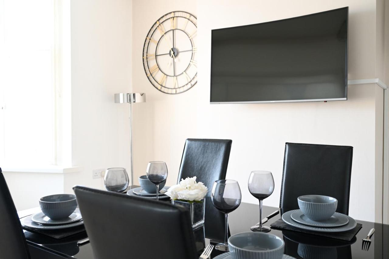 Sleek And Stylish 3 Bed In Bolton - Garden - Parking Villa Luaran gambar