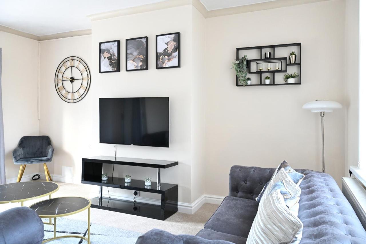 Sleek And Stylish 3 Bed In Bolton - Garden - Parking Villa Luaran gambar
