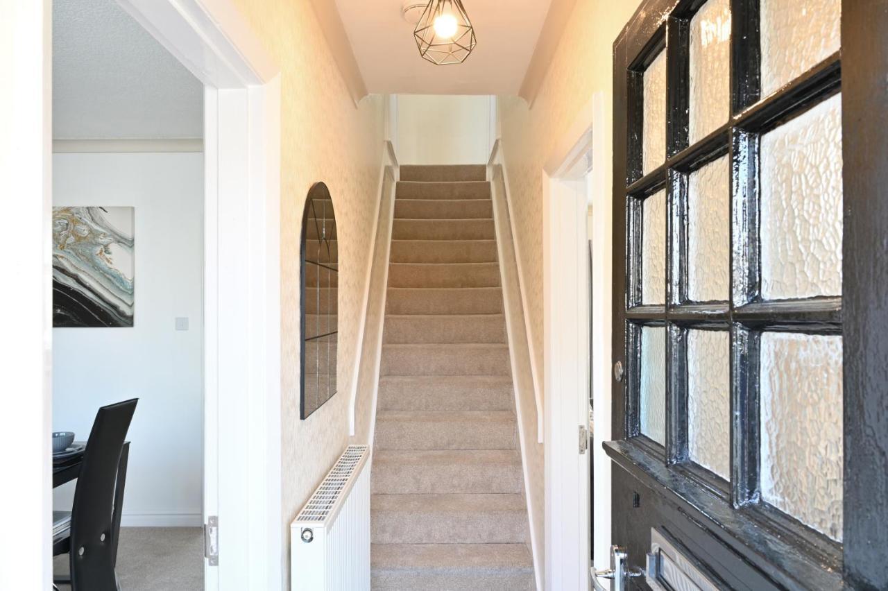 Sleek And Stylish 3 Bed In Bolton - Garden - Parking Villa Luaran gambar
