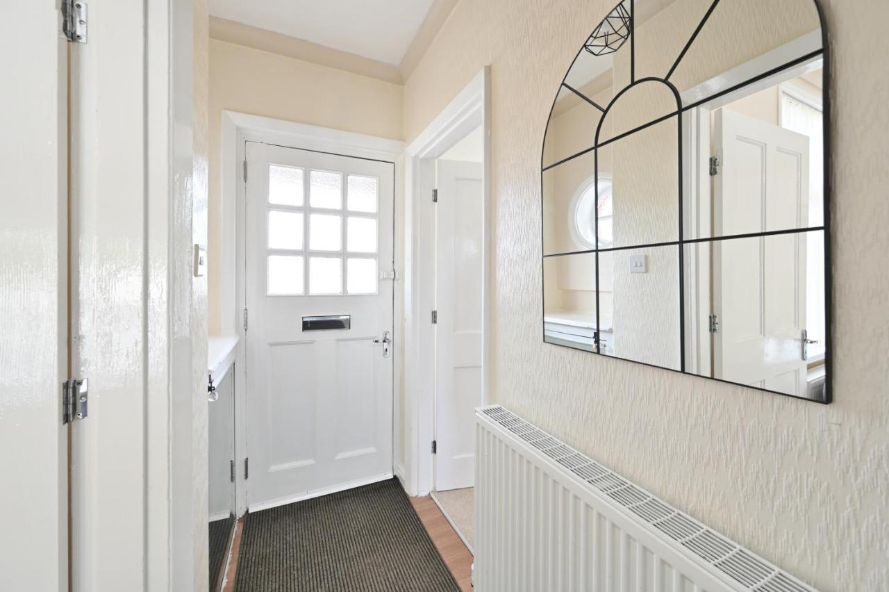Sleek And Stylish 3 Bed In Bolton - Garden - Parking Villa Luaran gambar